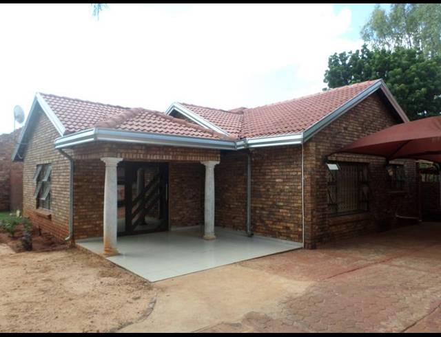 3 BEDROOM HOUSE FOR SALE IN THE ORCHARDS